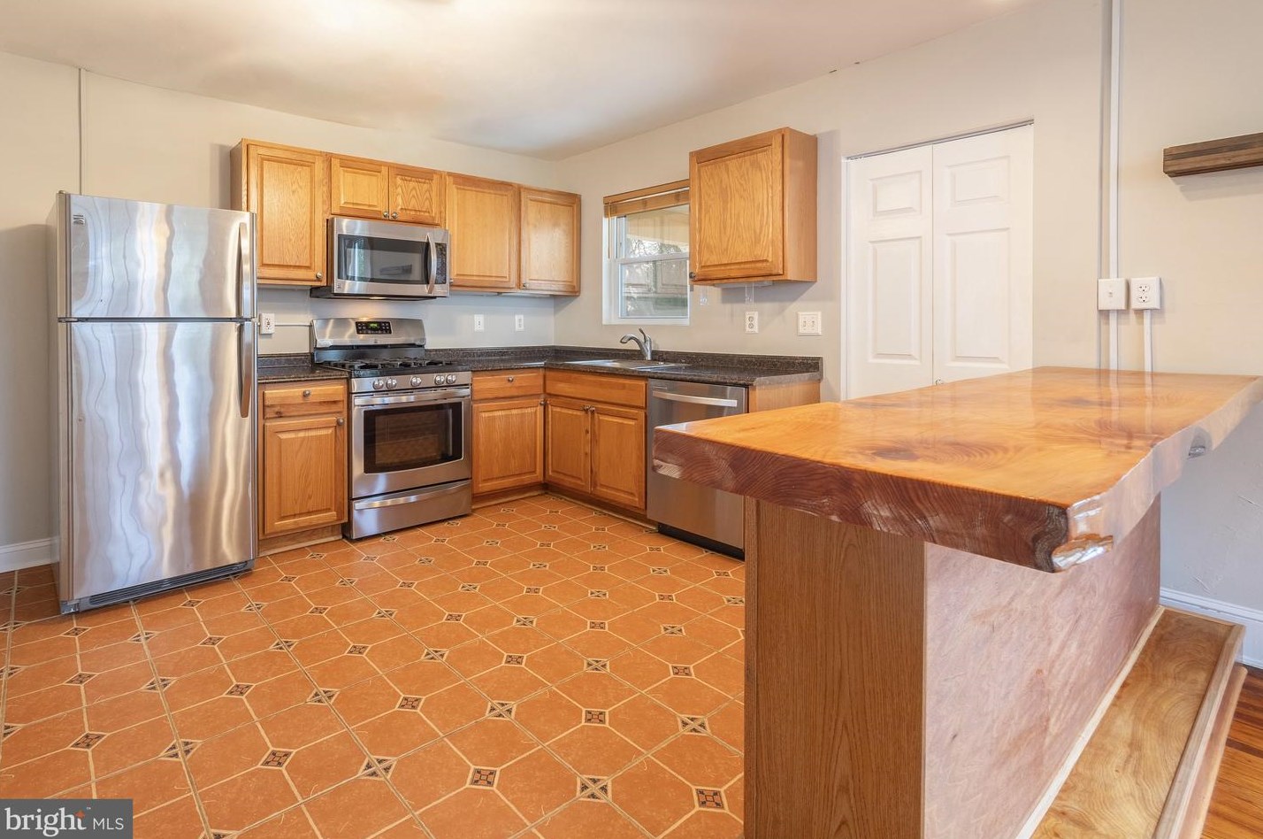 306 Maiden Choice Ln, Baltimore MD  21228-3627 exterior