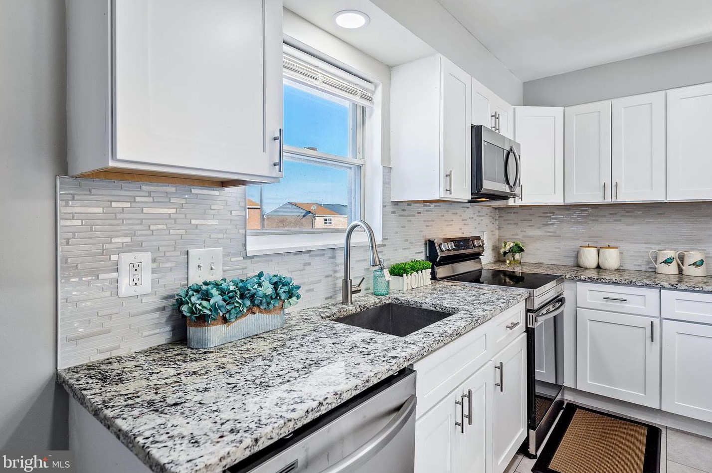 1007 Stormont Cir, Baltimore MD  21227-3818 exterior