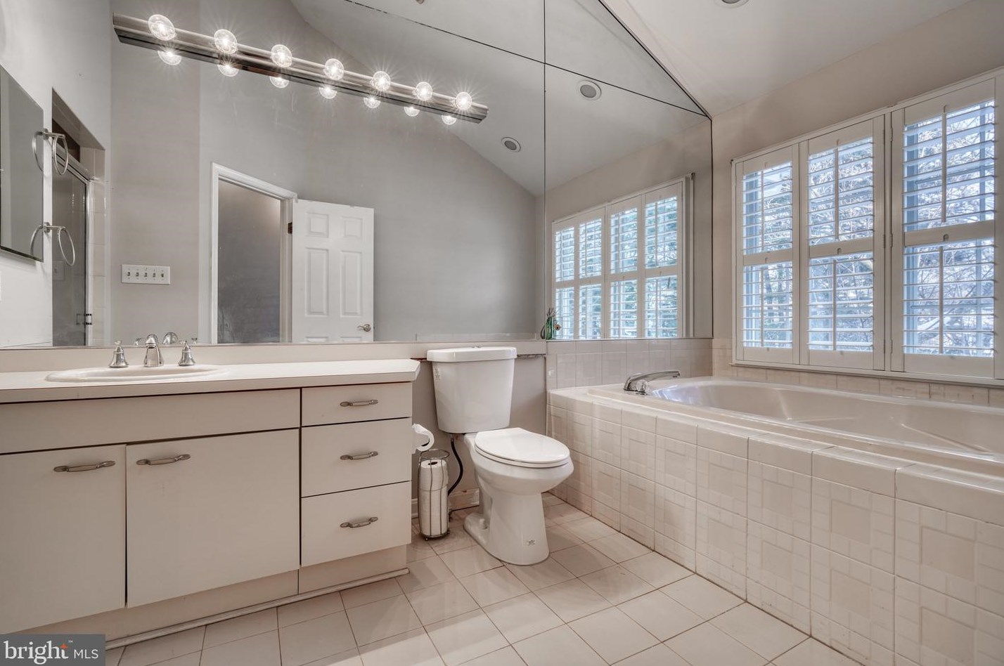 38 River Oaks Cir, Baltimore MD  21208-6358 exterior