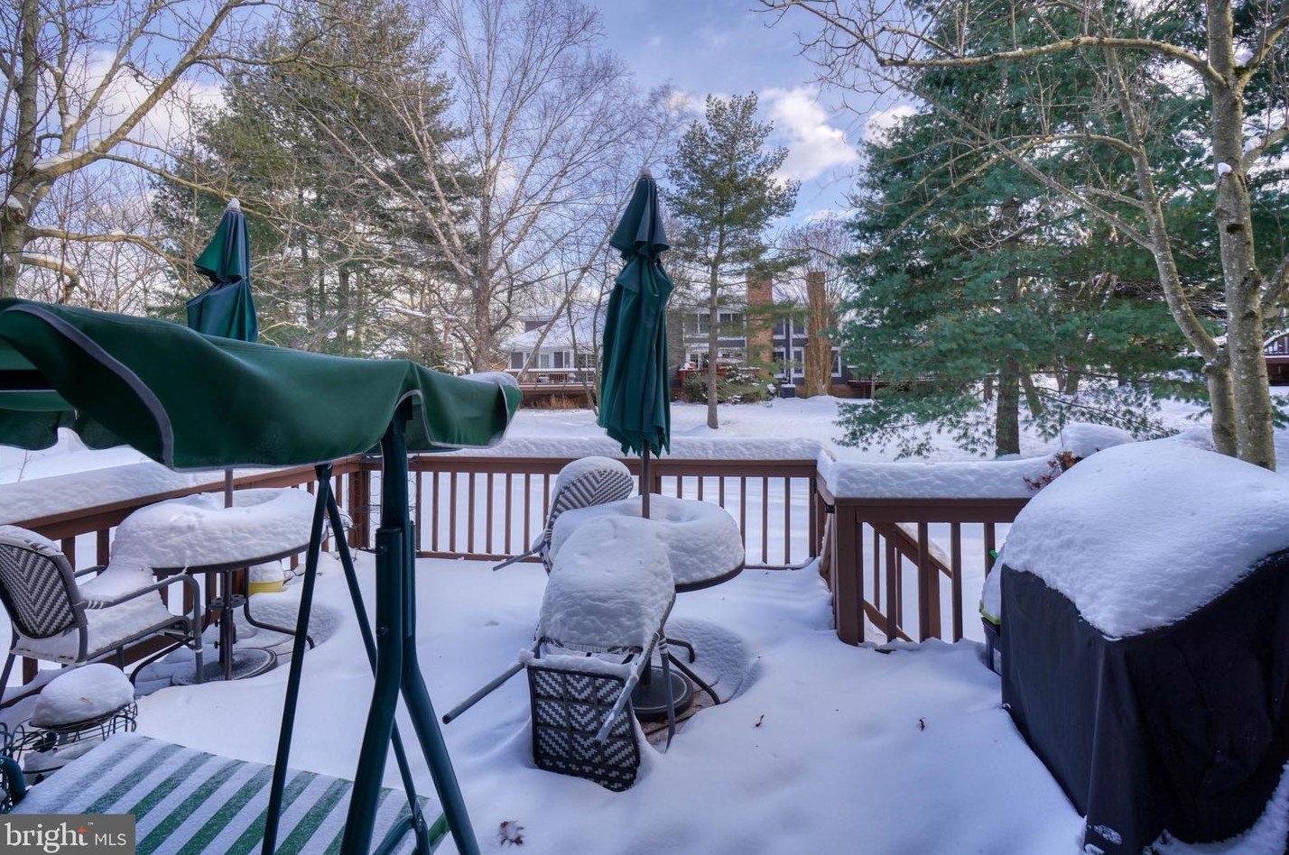 38 River Oaks Cir, Baltimore MD  21208-6358 exterior