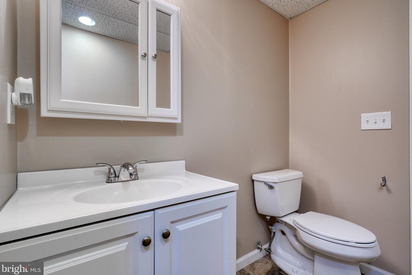 38 River Oaks Cir, Baltimore MD  21208-6358 exterior