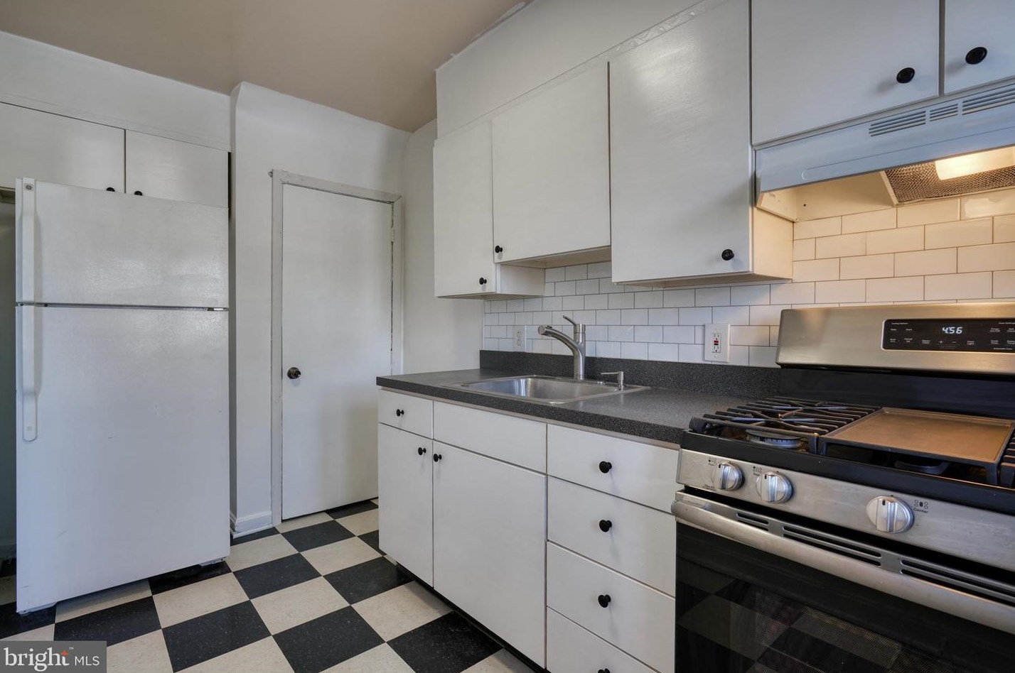 2058 Jasmine Rd, Baltimore MD  21222-5638 exterior