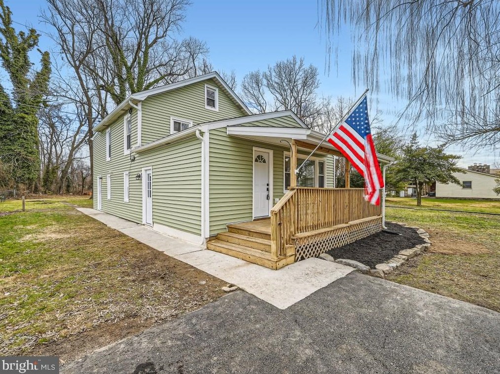 2501 Lakeview Ave, Baltimore MD  21219-1701 exterior