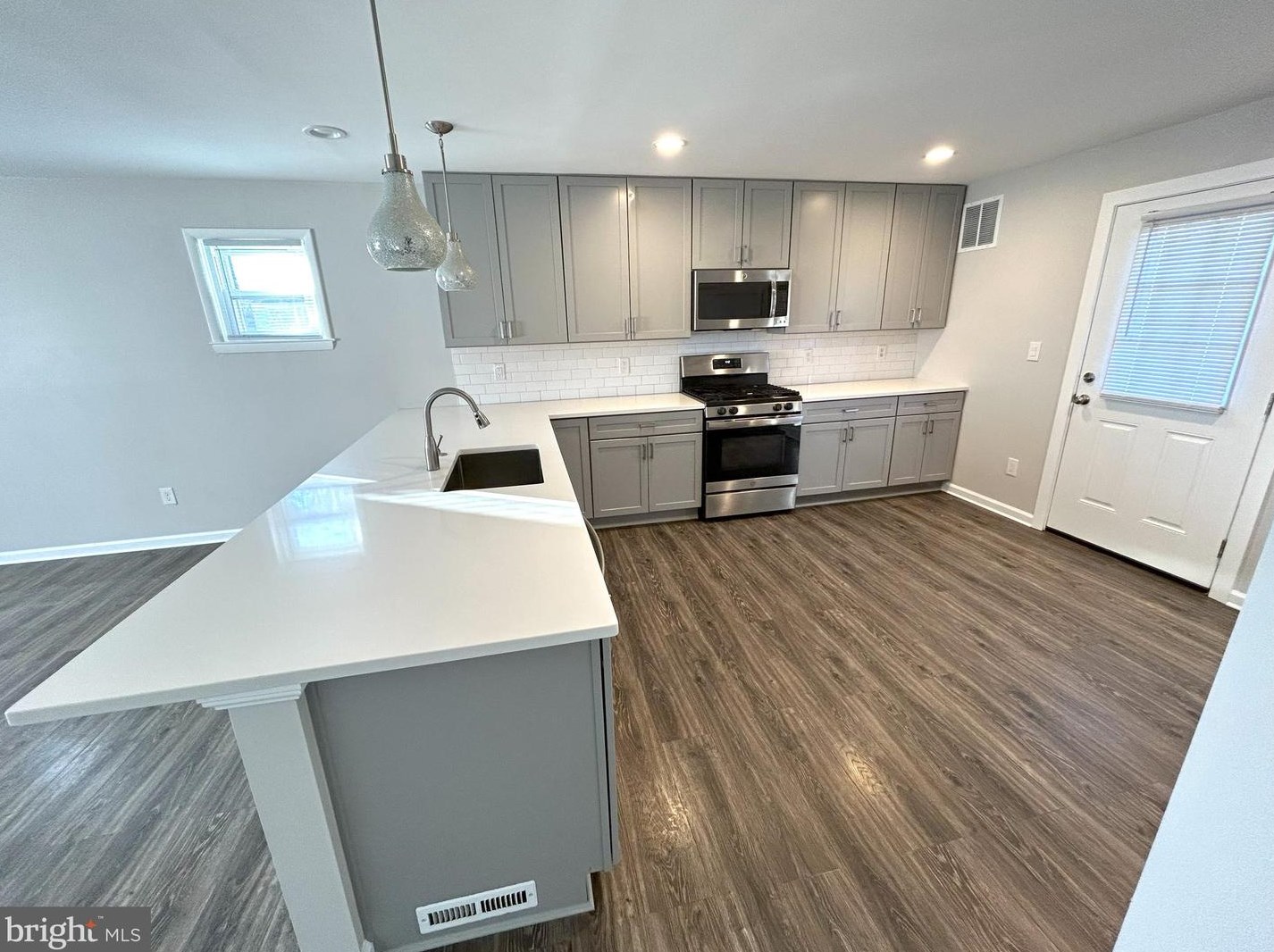 306 Severn Ave, Baltimore MD  21237-3228 exterior