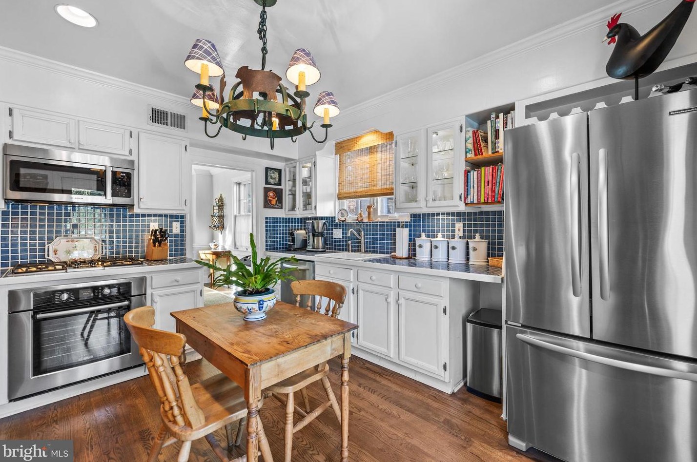 7917 Roldrew Ave, Baltimore MD 21204-3533 exterior