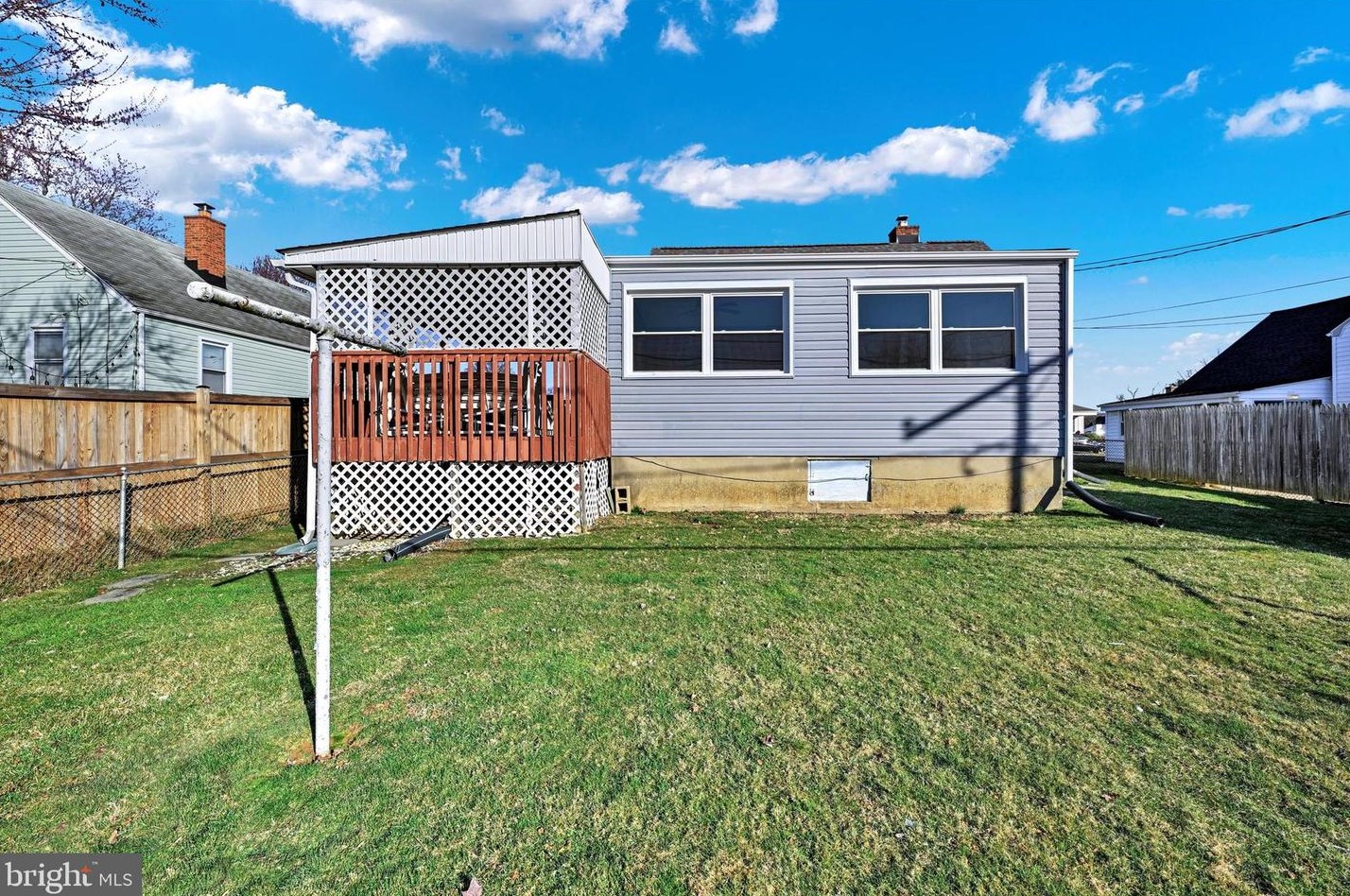 1807 Forrest Rd, Baltimore MD  21234-6106 exterior