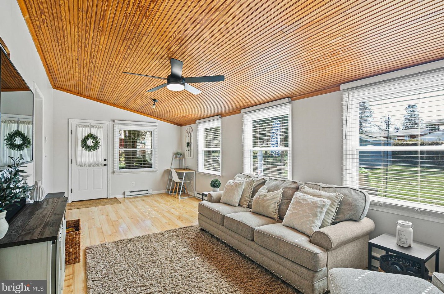 2021 Norhurst Way, Baltimore MD  21228-4115 exterior