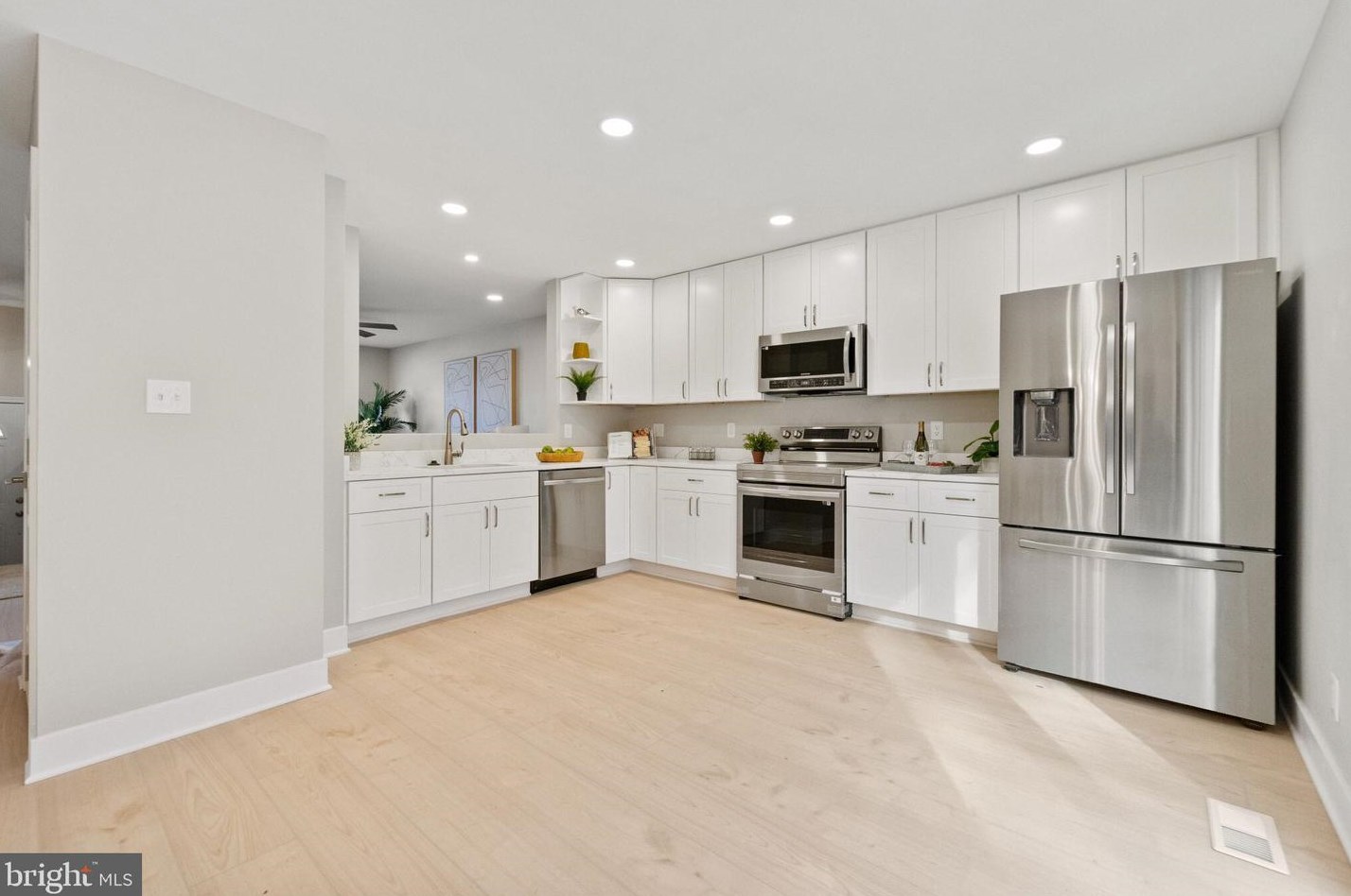 2037 Putnam Rd, Baltimore MD  21227-4144 exterior