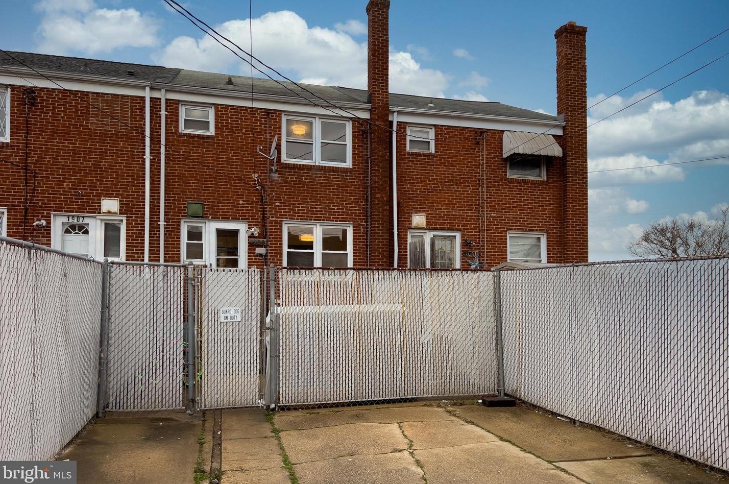 1905 Marsdale Rd, Baltimore MD  21222-5609 exterior