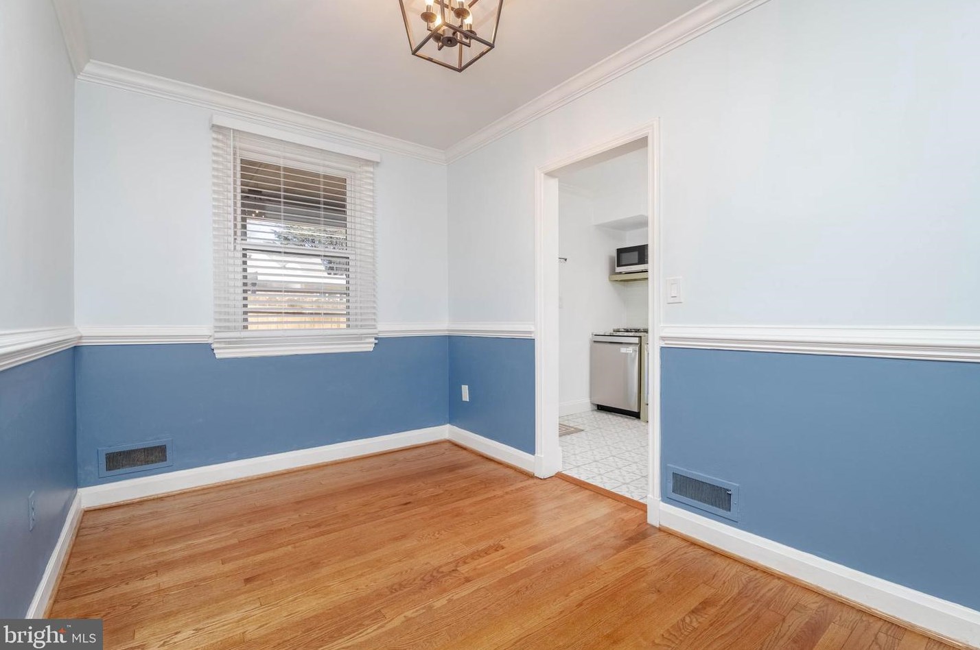 7012 Dunhill Rd, Baltimore MD  21222-5916 exterior