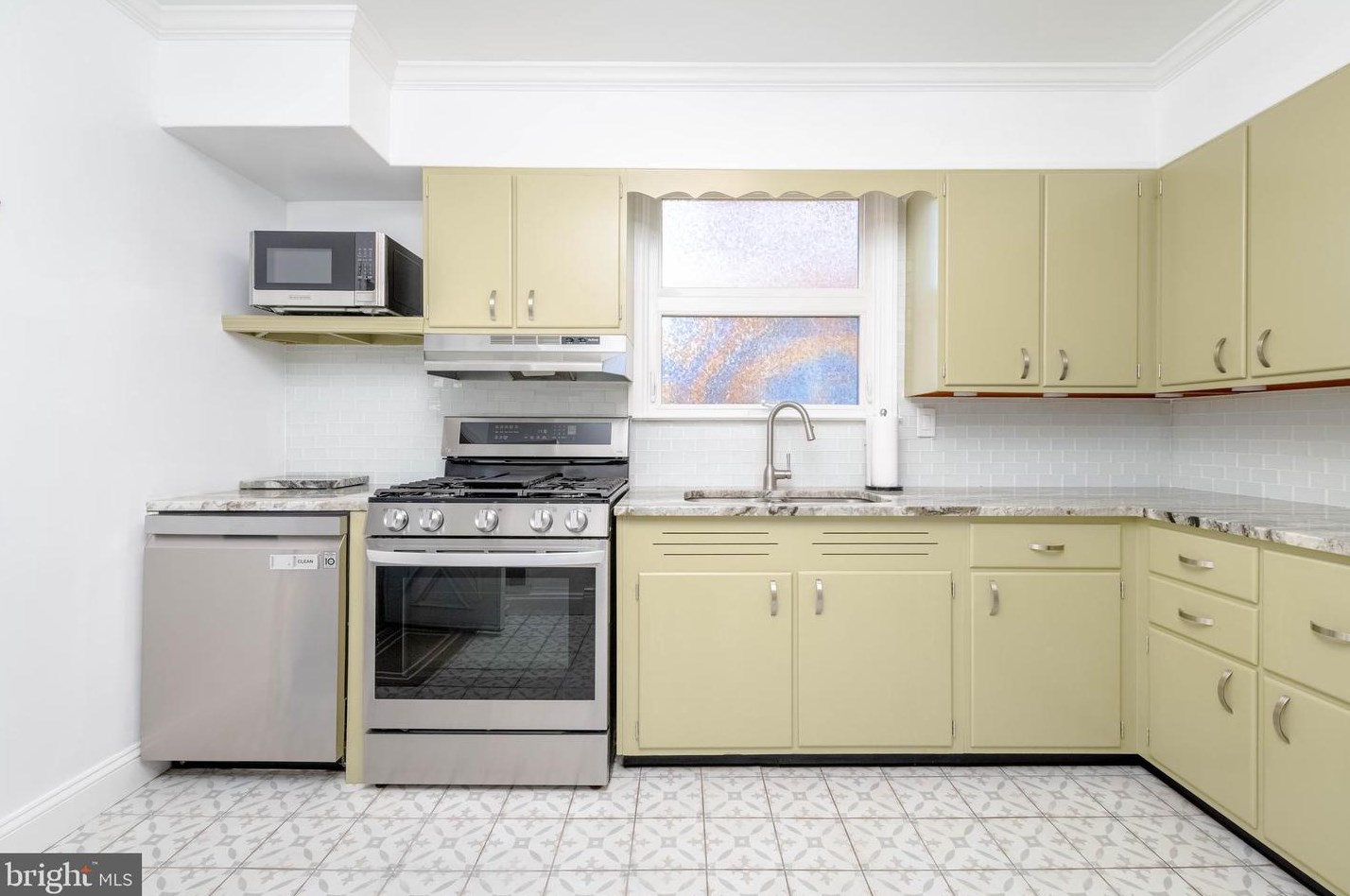 7012 Dunhill Rd, Baltimore MD  21222-5916 exterior