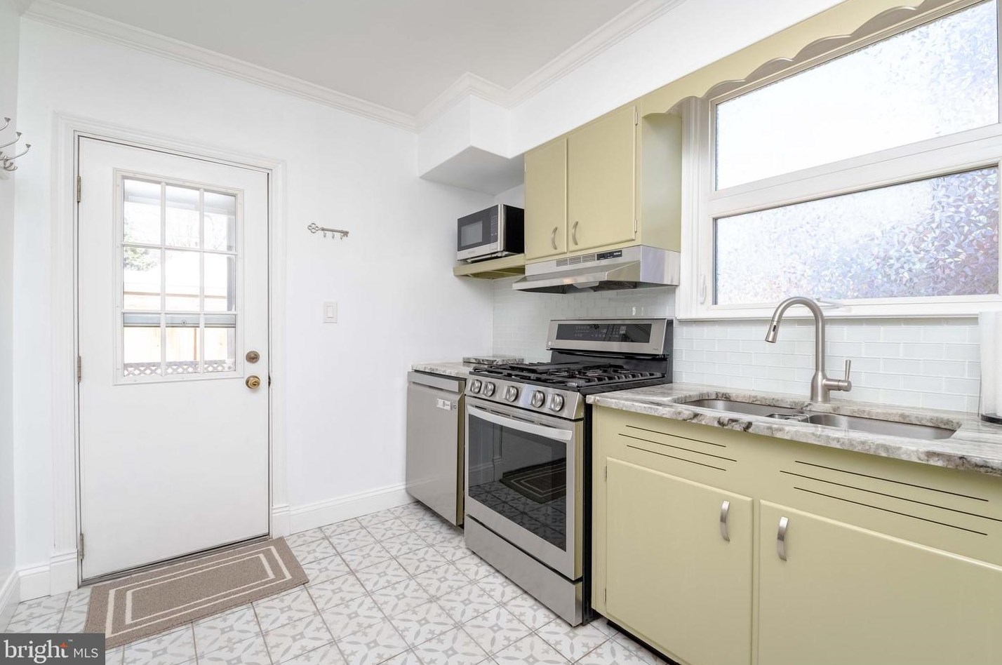 7012 Dunhill Rd, Baltimore MD  21222-5916 exterior