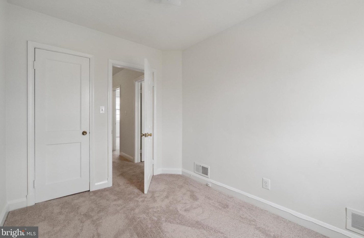 215 Medwick Garth, Baltimore MD 21228-2106 exterior