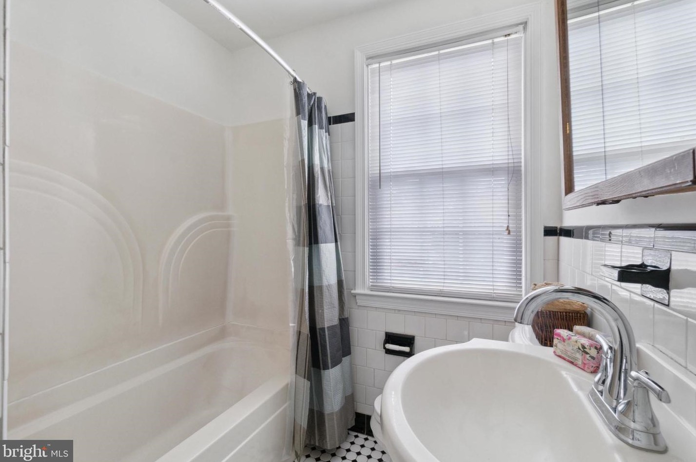 215 Medwick Garth, Baltimore MD 21228-2106 exterior