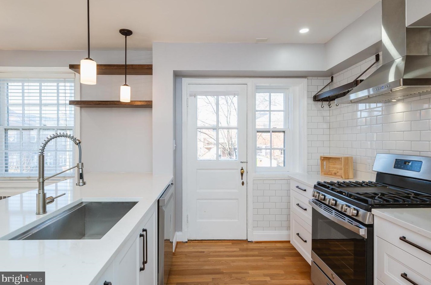 32 Enjay Ave, Baltimore MD  21228-3525 exterior