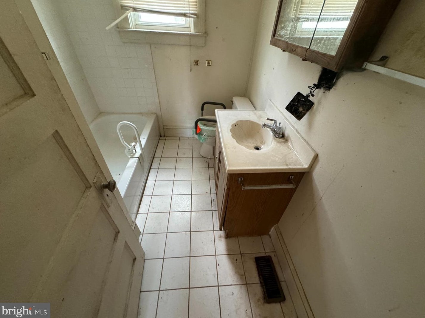 2701 Gwynnmore Ave, Baltimore MD  21207-6147 exterior