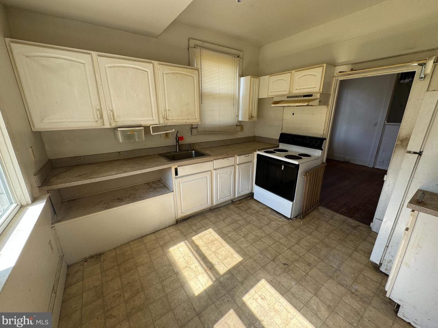 2701 Gwynnmore Ave, Baltimore MD  21207-6147 exterior