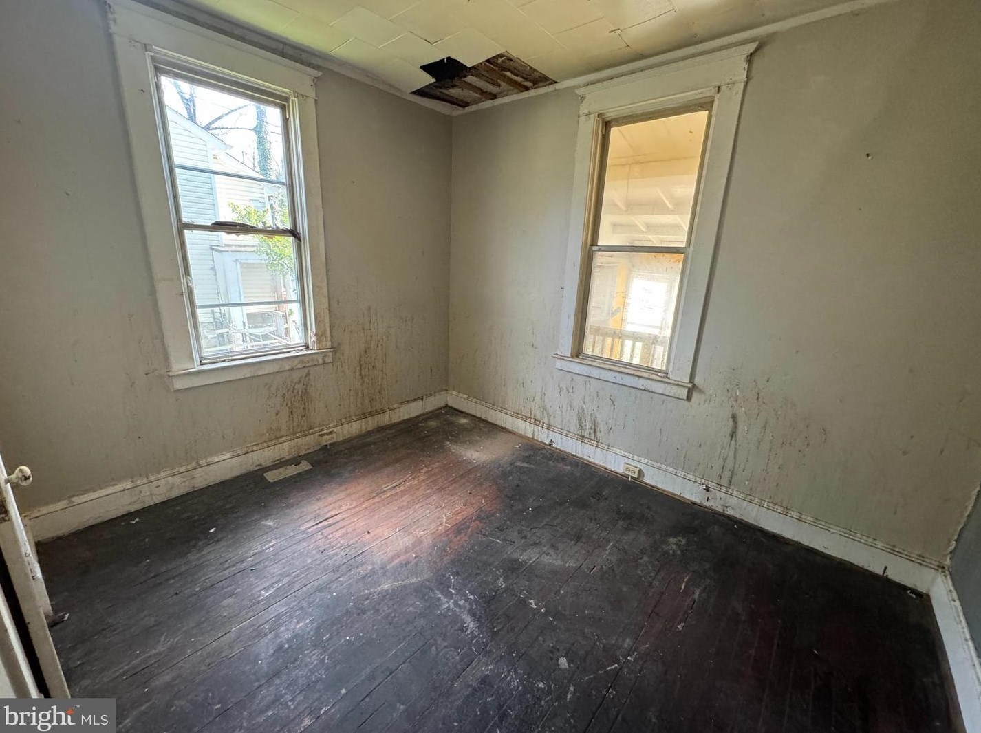 2701 Gwynnmore Ave, Baltimore MD  21207-6147 exterior