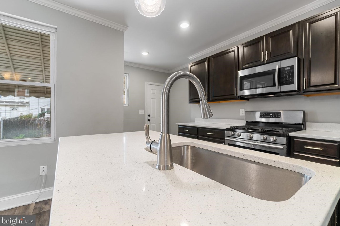 127 Ventnor Ter, Baltimore MD  21222-4250 exterior