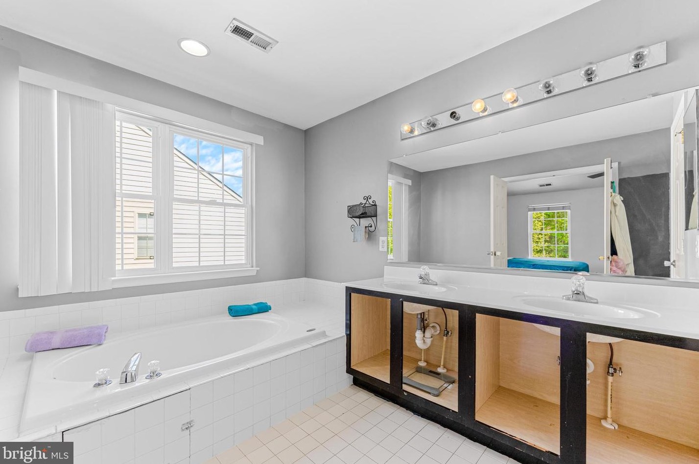 8218 Selwin Ct, Baltimore MD  21237-3363 exterior