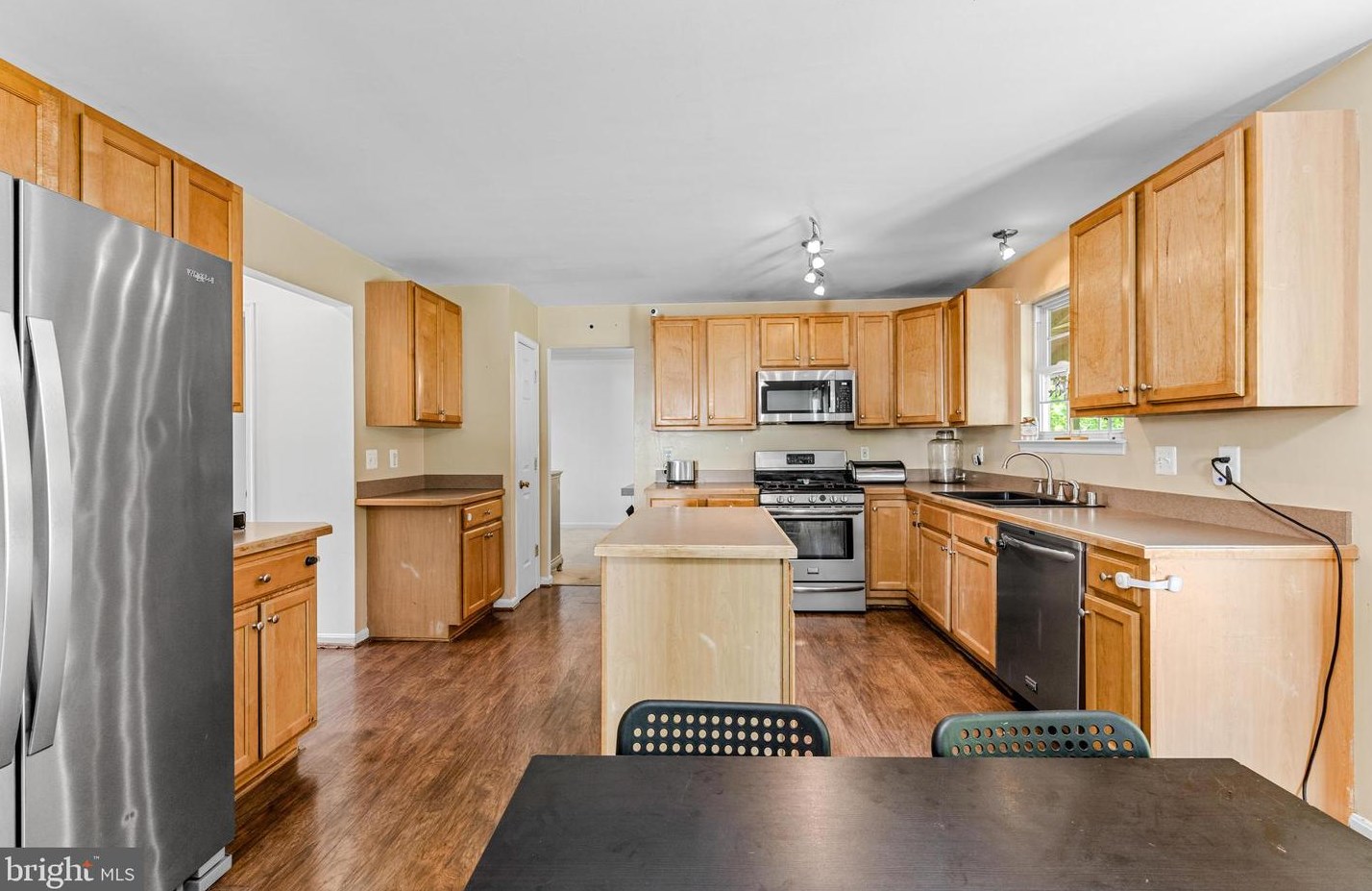 8218 Selwin Ct, Baltimore MD  21237-3363 exterior