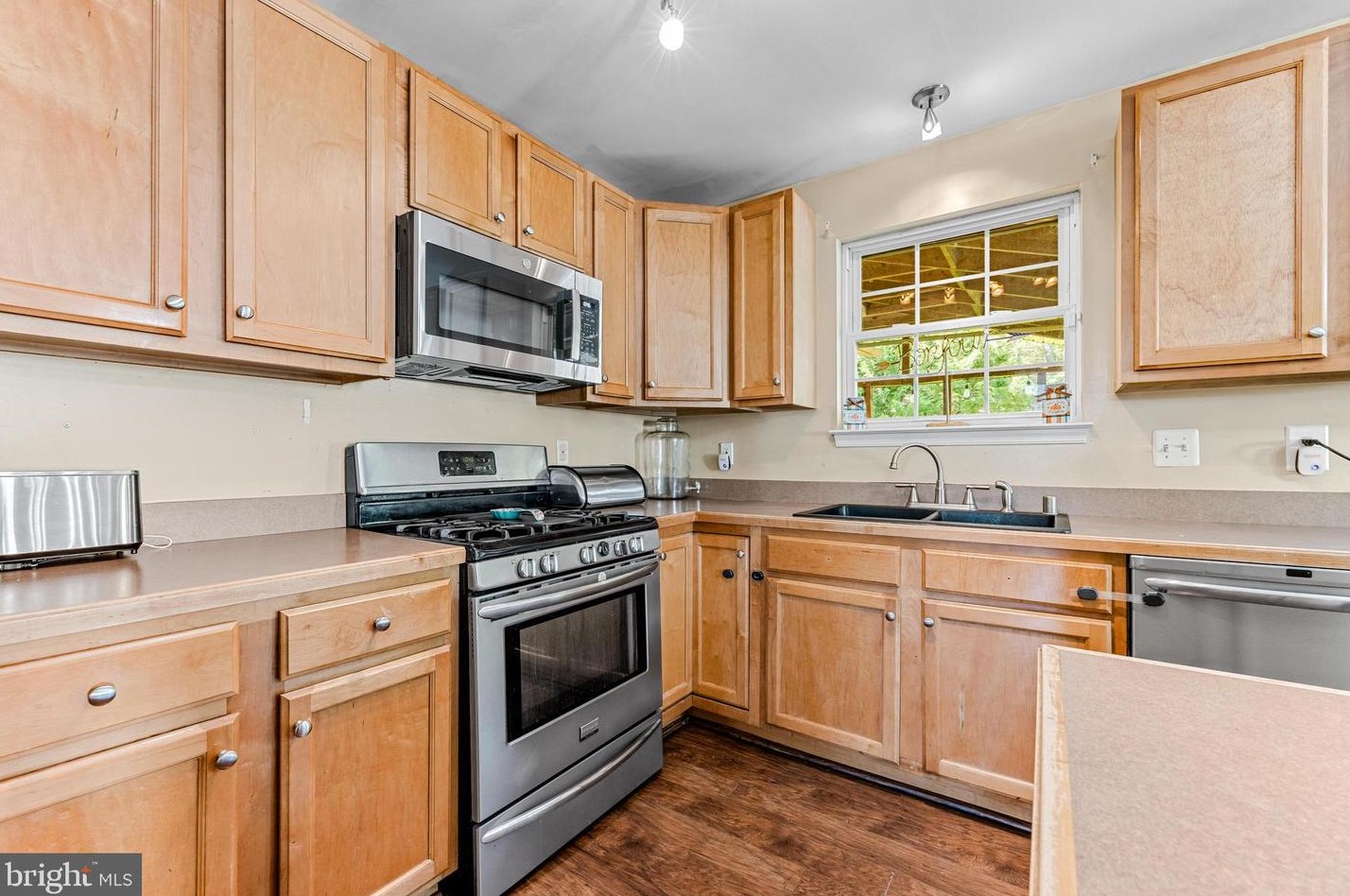 8218 Selwin Ct, Baltimore MD  21237-3363 exterior