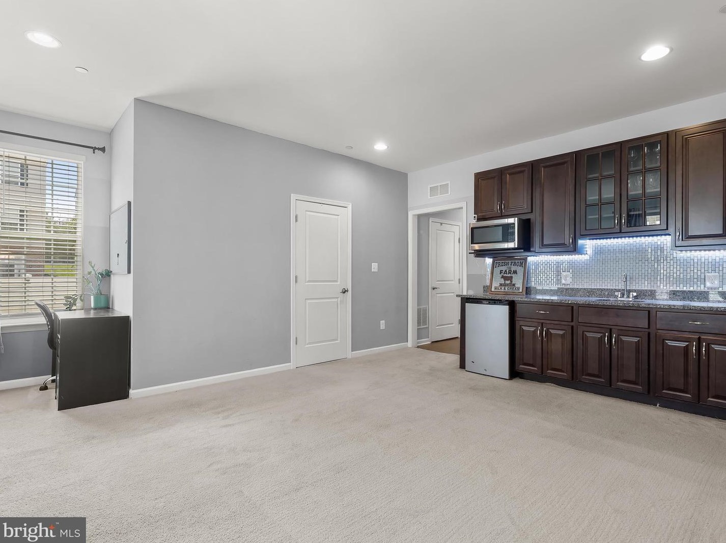 33 Ironwood Ct, Baltimore MD 21237-3962 exterior