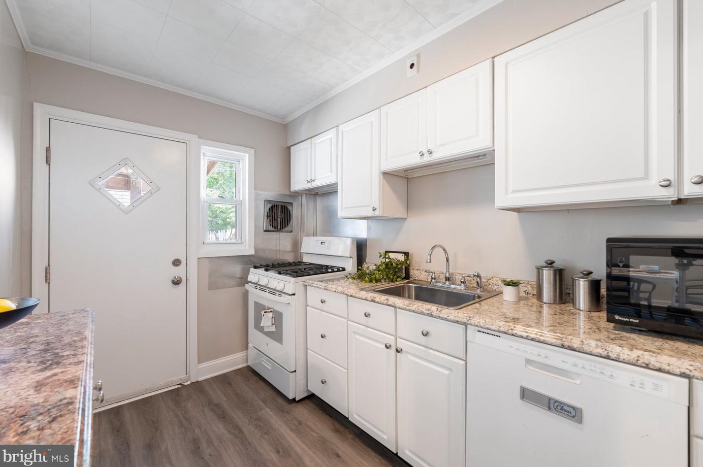 428 Westshire Dr, Baltimore MD exterior