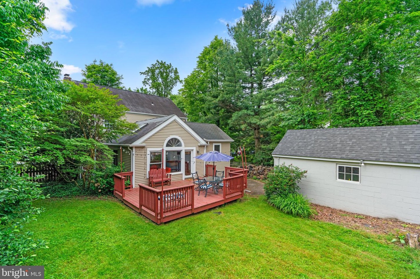 1602 Idlewilde Ave, Baltimore MD 21228-5605 exterior