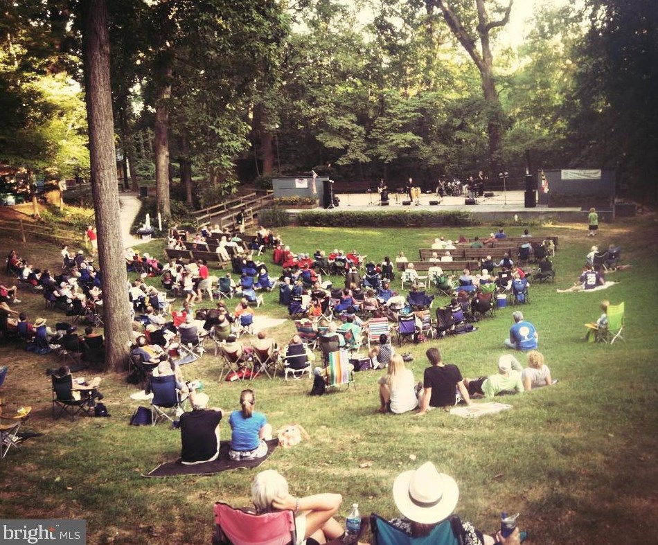 1602 Idlewilde Ave, Baltimore MD 21228-5605 exterior