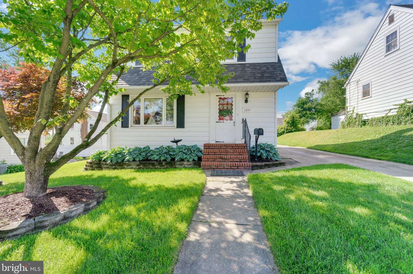 1251 Oakland Ter Rd, Baltimore MD  21227-2845 exterior