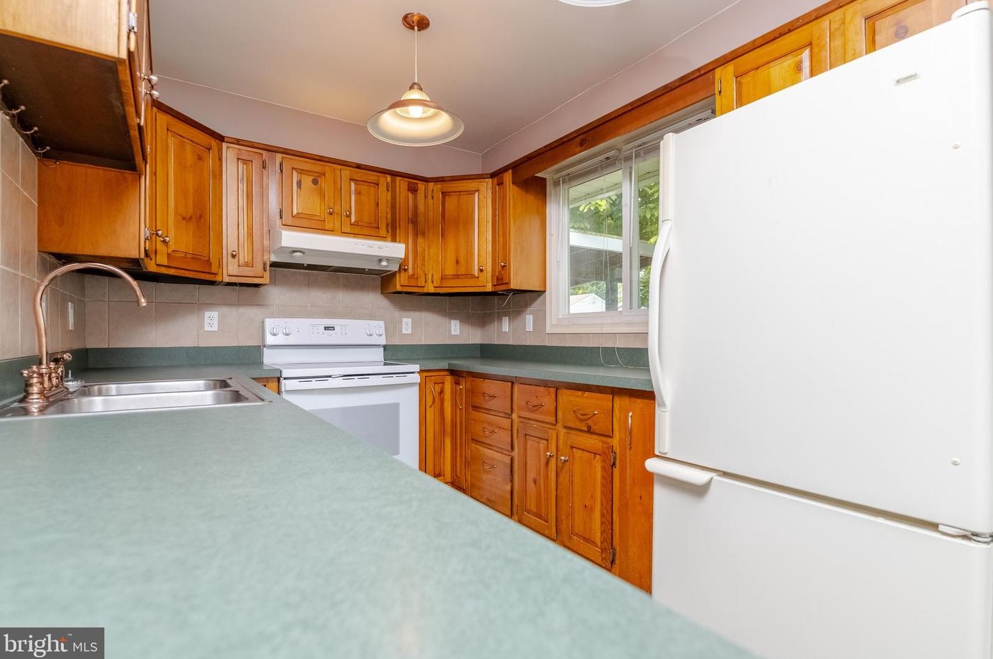 1304 Wilson Point Rd, Baltimore MD 21220-5514 exterior