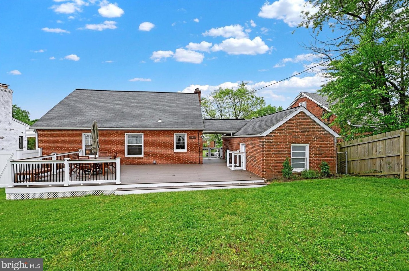 8710 Maravoss Ln, Baltimore MD  21234-4726 exterior