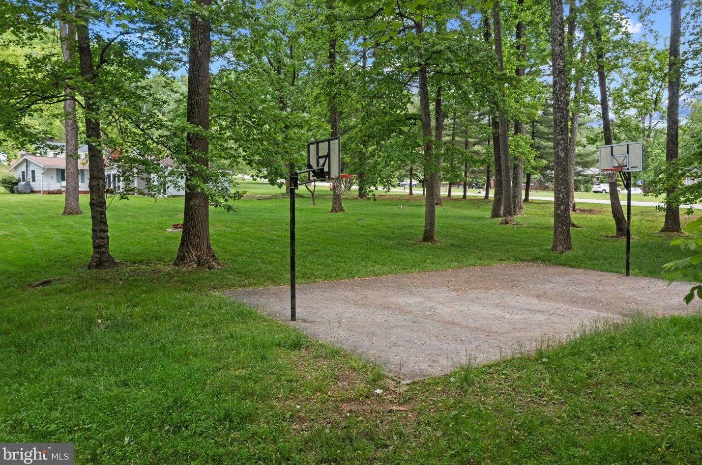 716 Seminary Ave, Baltimore MD  21286-1538 exterior