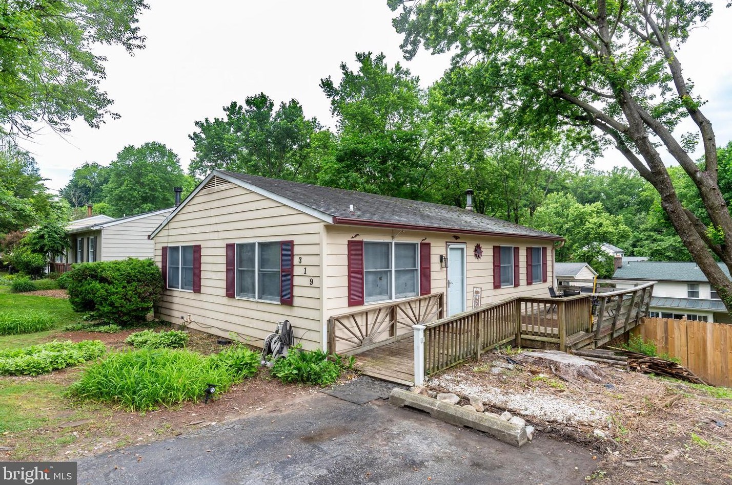 319 Stafford Dr, Baltimore MD  21228-3641 exterior