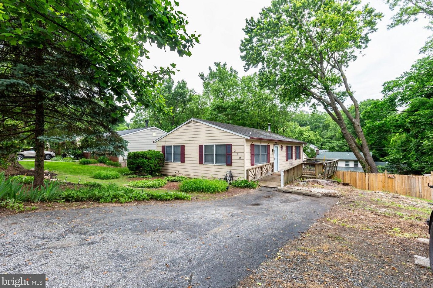 319 Stafford Dr, Baltimore MD  21228-3641 exterior