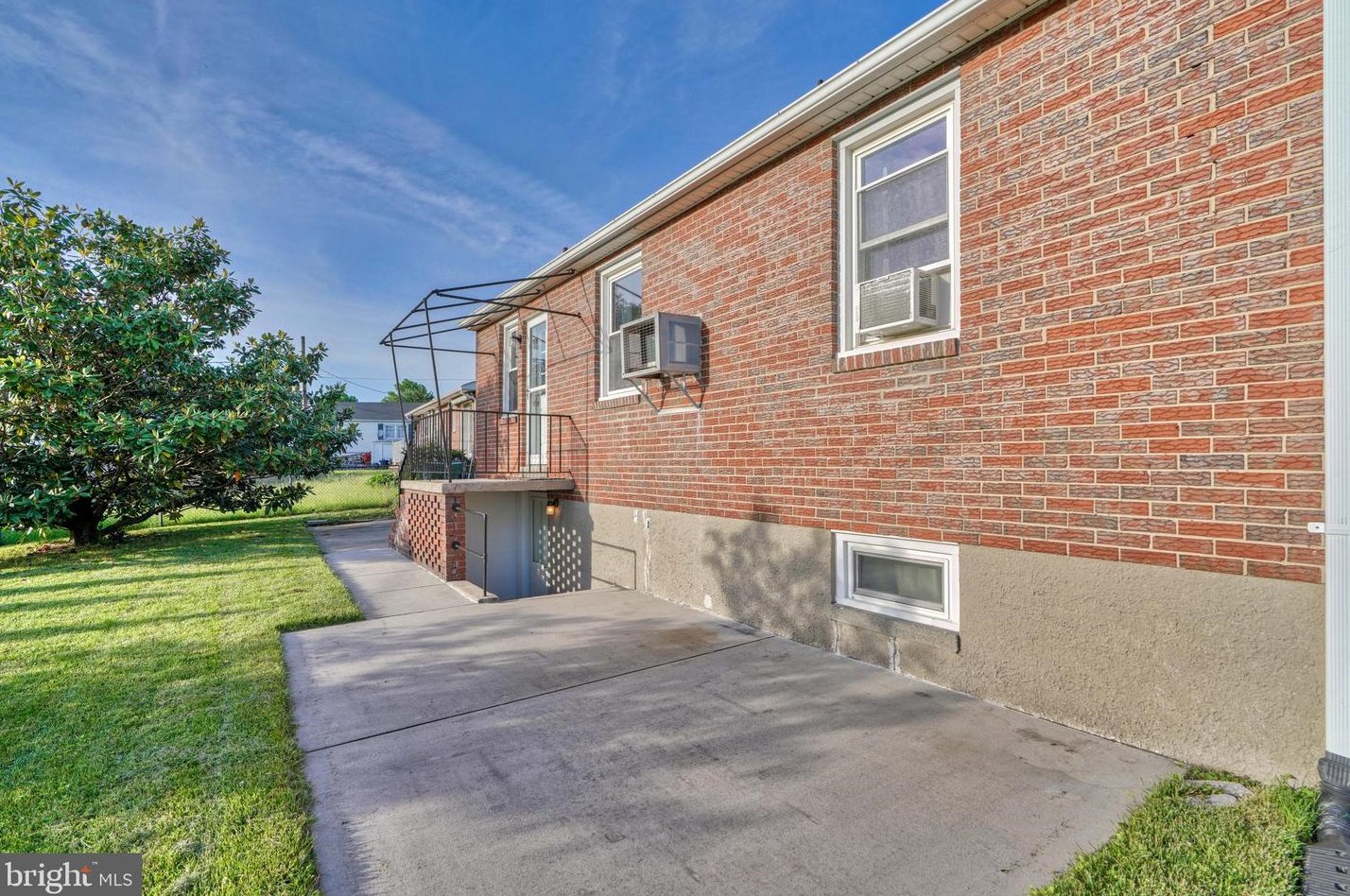 8808 Richmond Ave, Baltimore MD 21213-1145 exterior