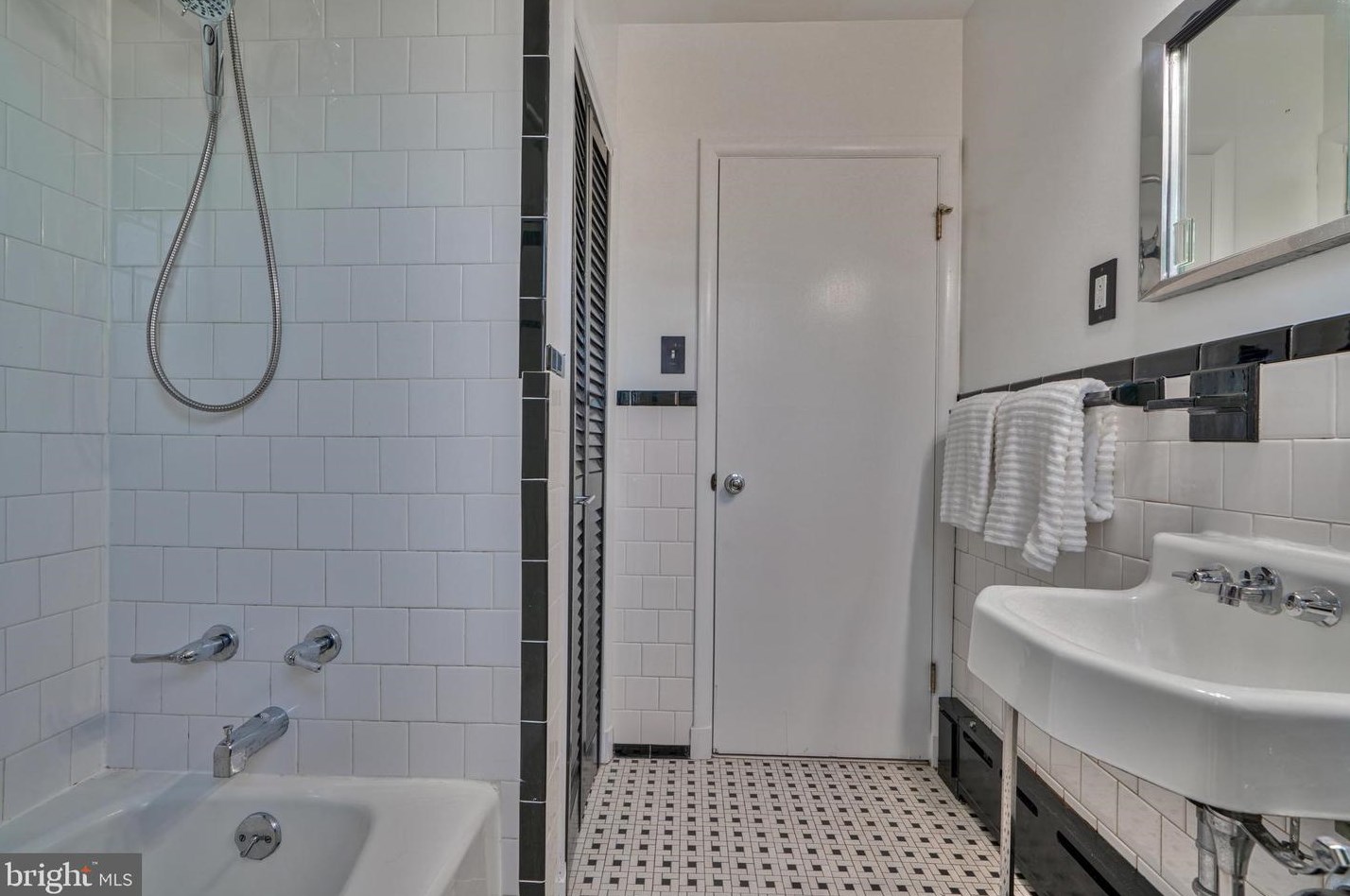 8808 Richmond Ave, Baltimore MD 21213-1145 exterior