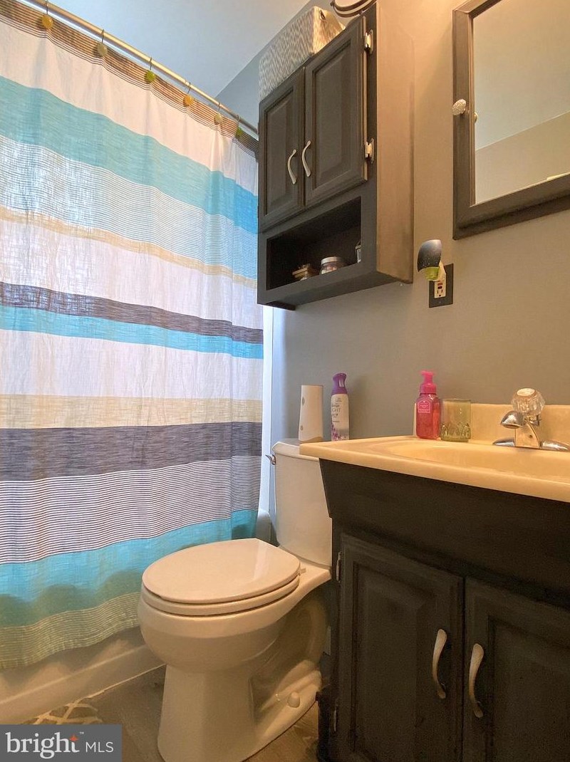 404 Taylor Ave, Baltimore MD 21228-2200 exterior