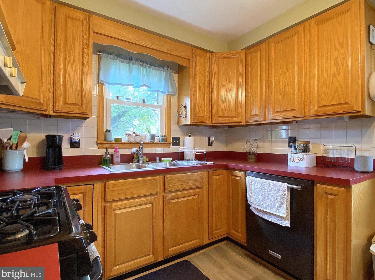 404 Taylor Ave, Baltimore MD 21228-2200 exterior