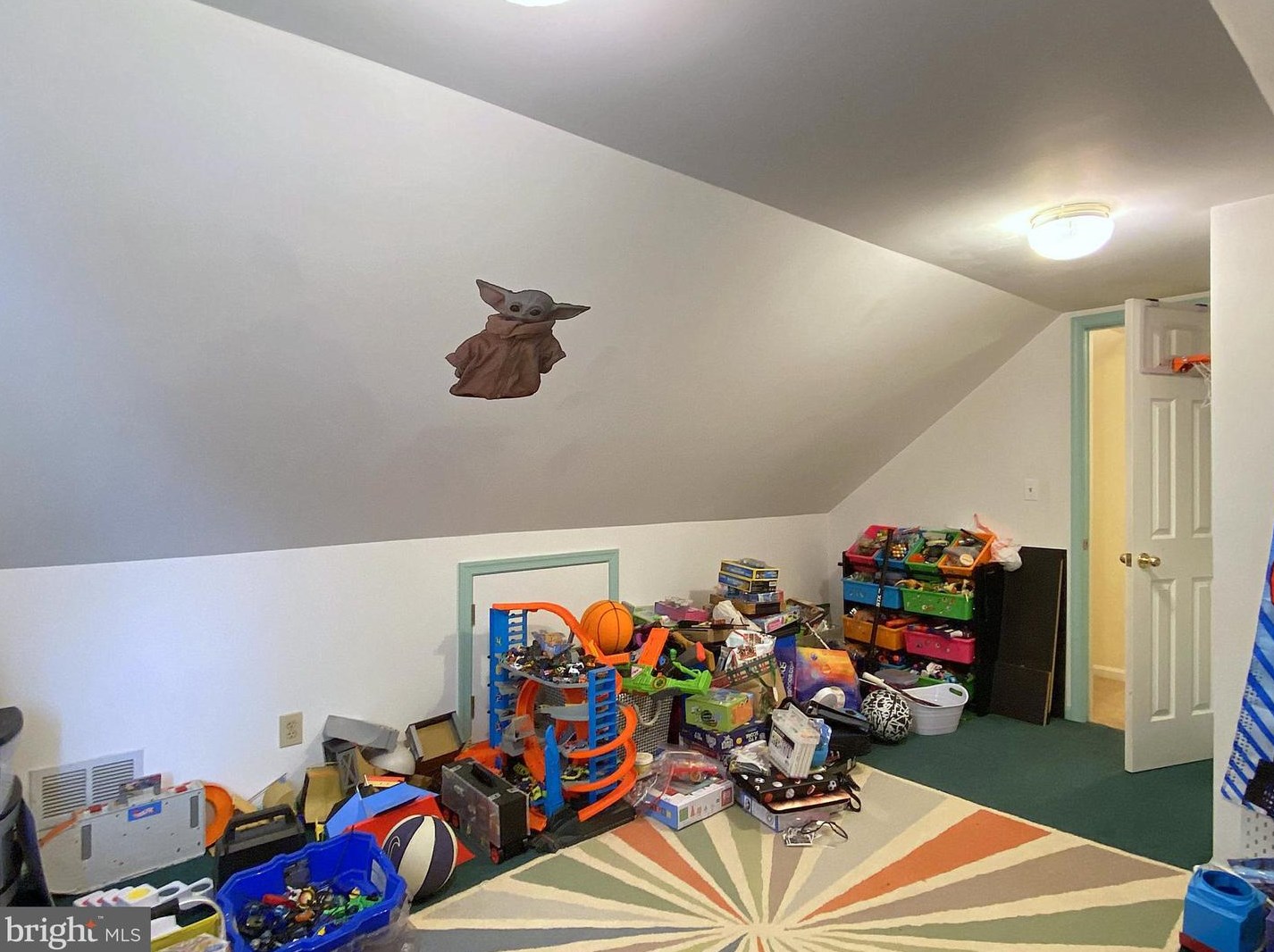 404 Taylor Ave, Baltimore MD 21228-2200 exterior