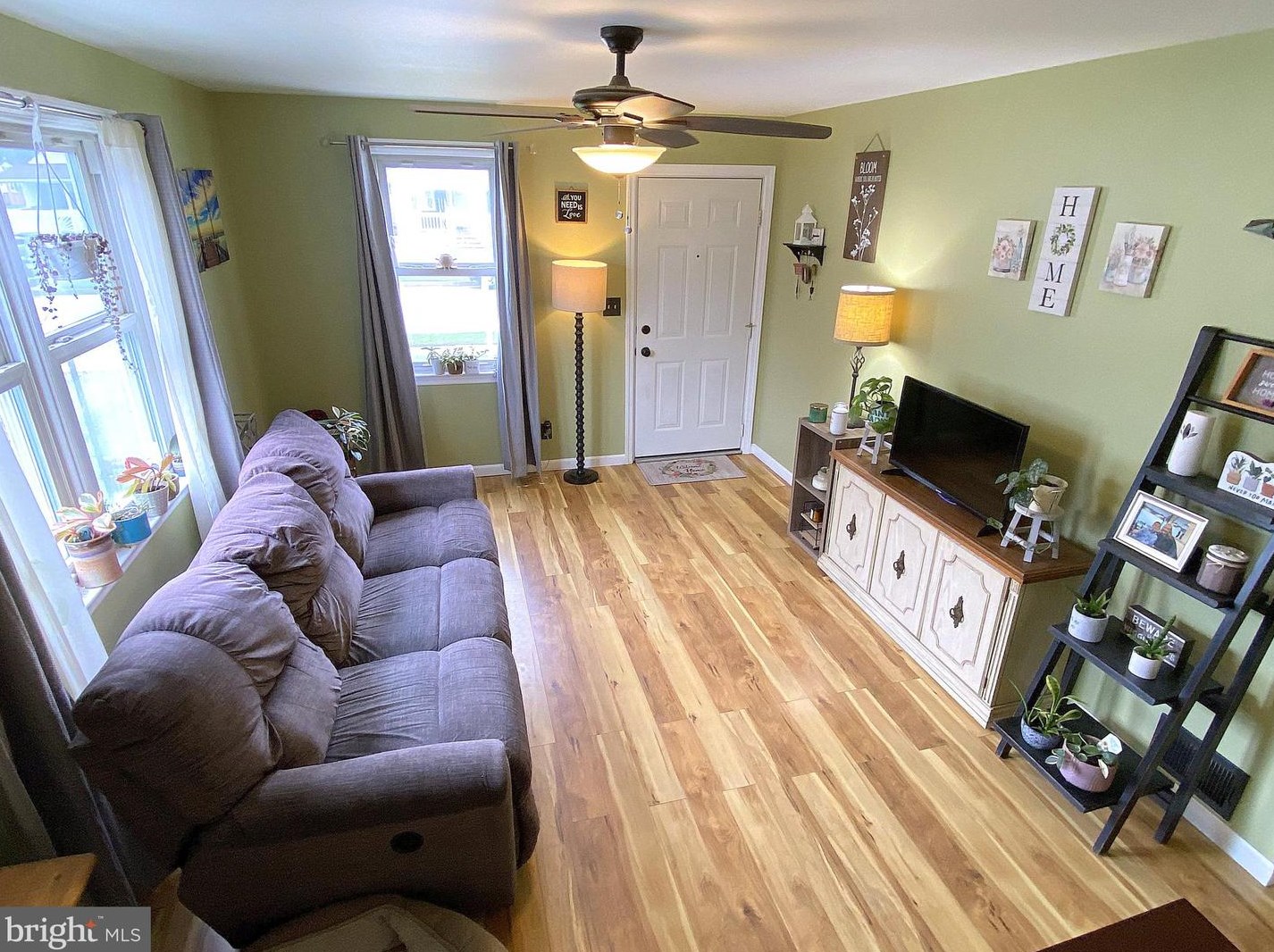 404 Taylor Ave, Baltimore MD 21228-2200 exterior