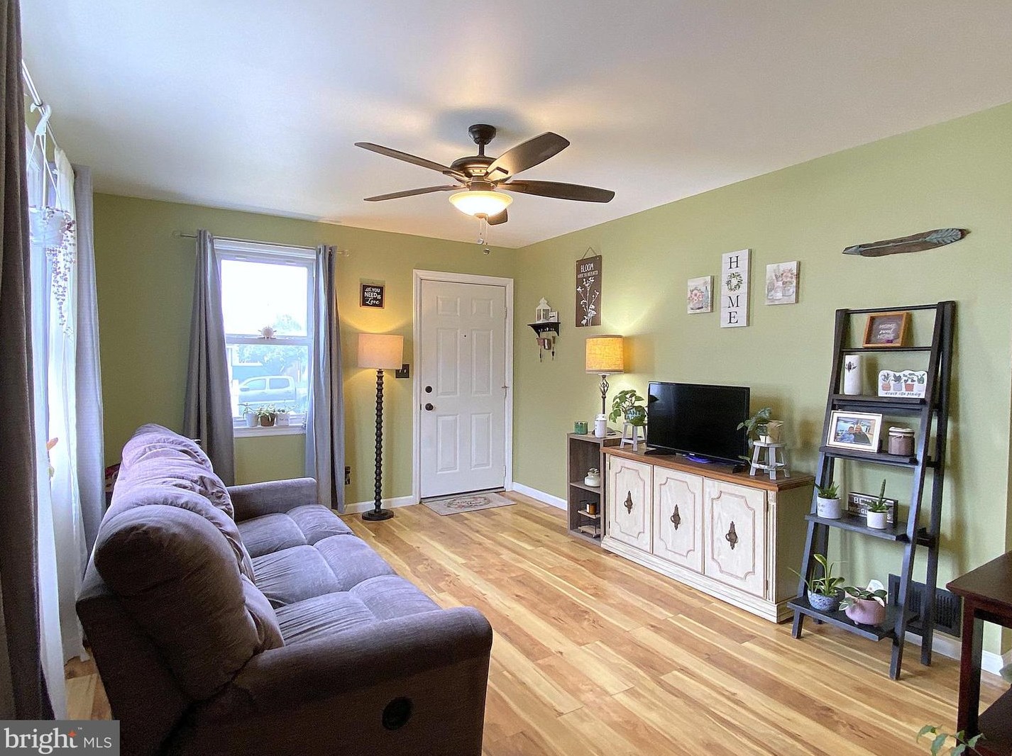 404 Taylor Ave, Baltimore MD 21228-2200 exterior