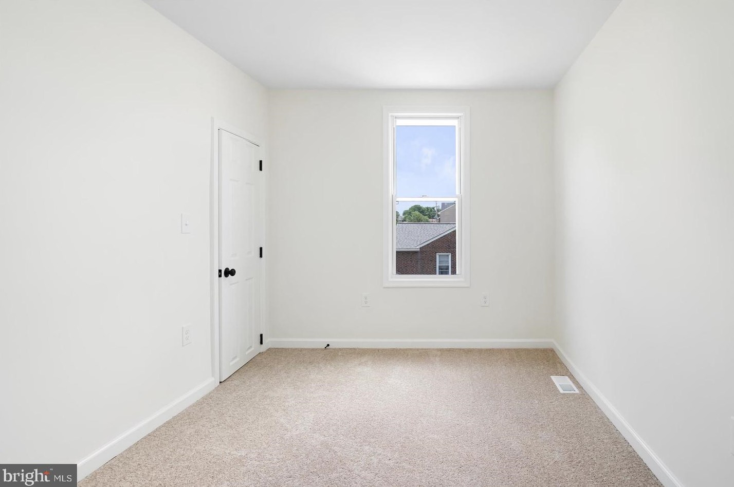 2816 New York Ave, Baltimore MD 21227-3727 exterior