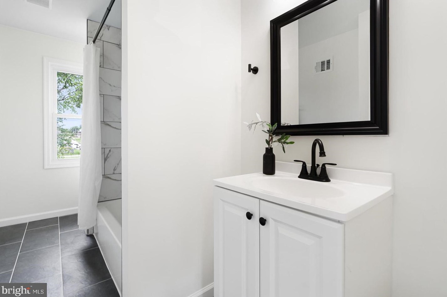 2816 New York Ave, Baltimore MD 21227-3727 exterior