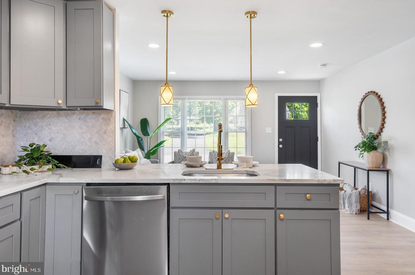 911 Rosedale Ave, Baltimore MD 21237-2728 exterior