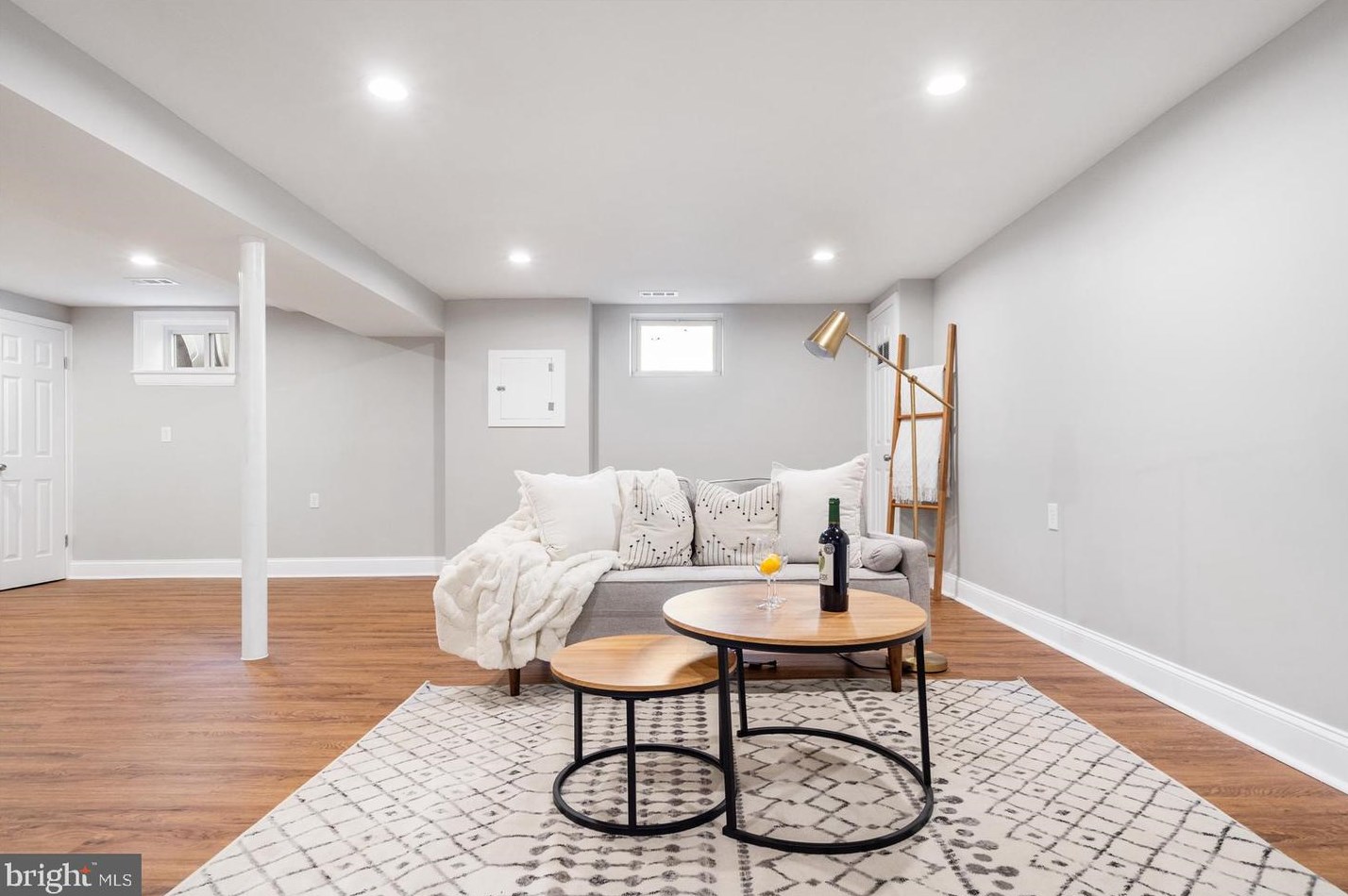 911 Rosedale Ave, Baltimore MD 21237-2728 exterior