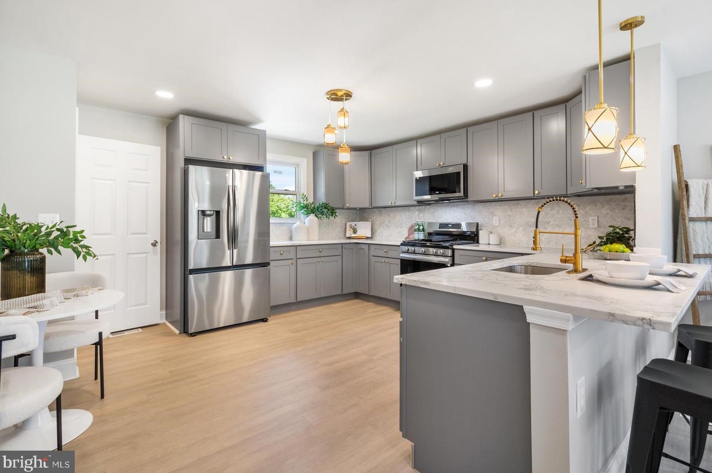 911 Rosedale Ave, Baltimore MD 21237-2728 exterior