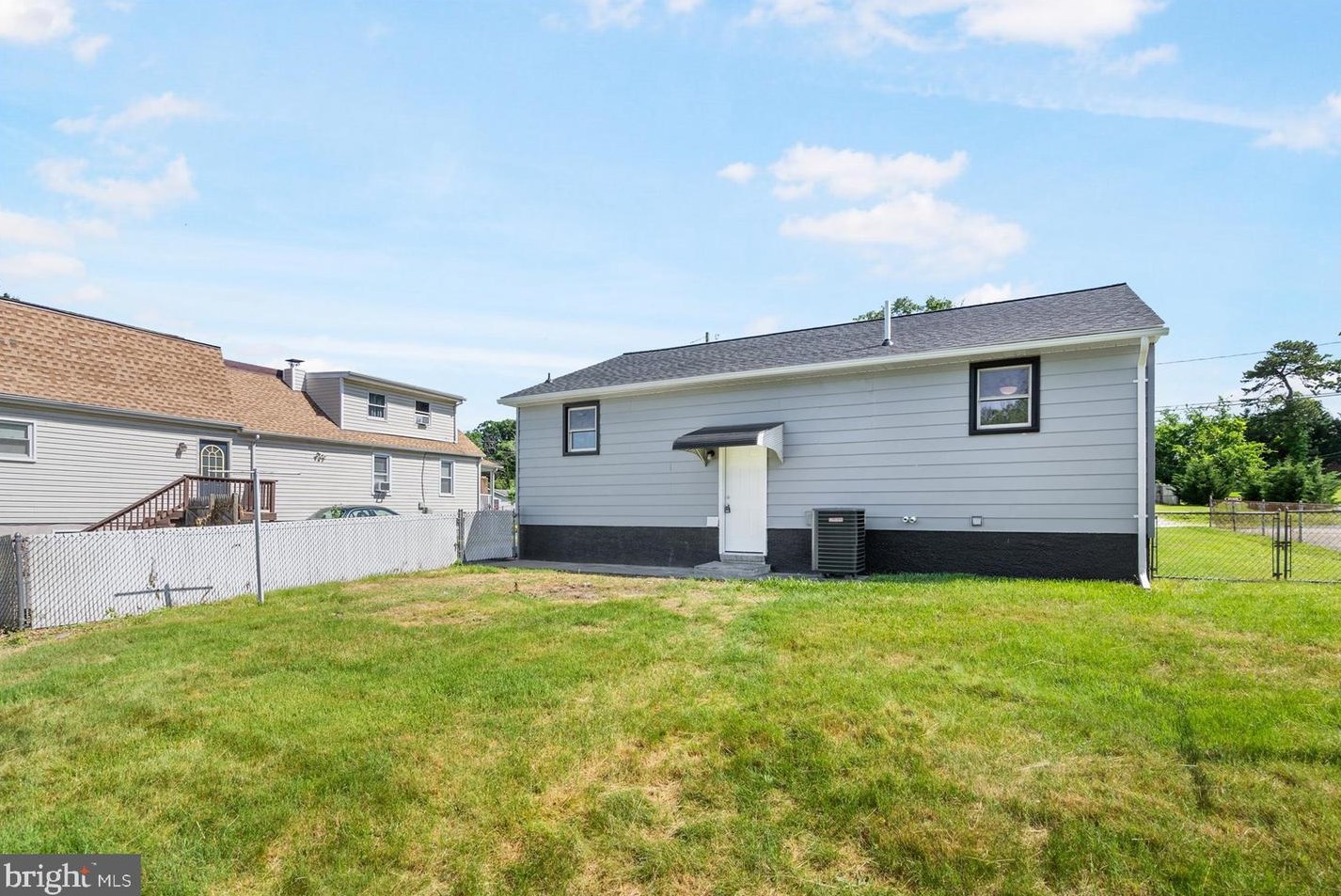 911 Rosedale Ave, Baltimore MD 21237-2728 exterior