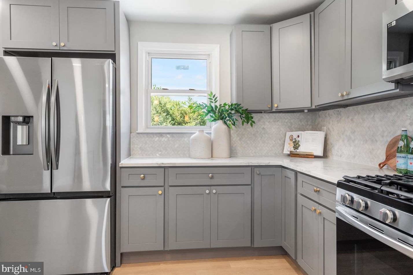 911 Rosedale Ave, Baltimore MD 21237-2728 exterior